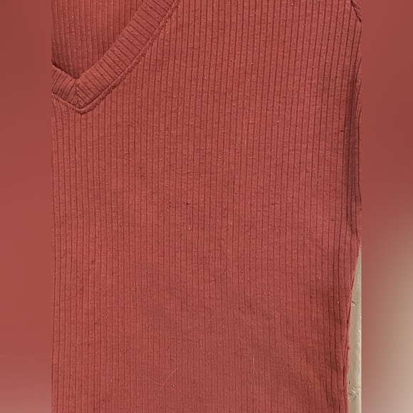 Destined By Tilly’s V-Neck Ribbed Shirt, Size Large - Picture 3 of 7